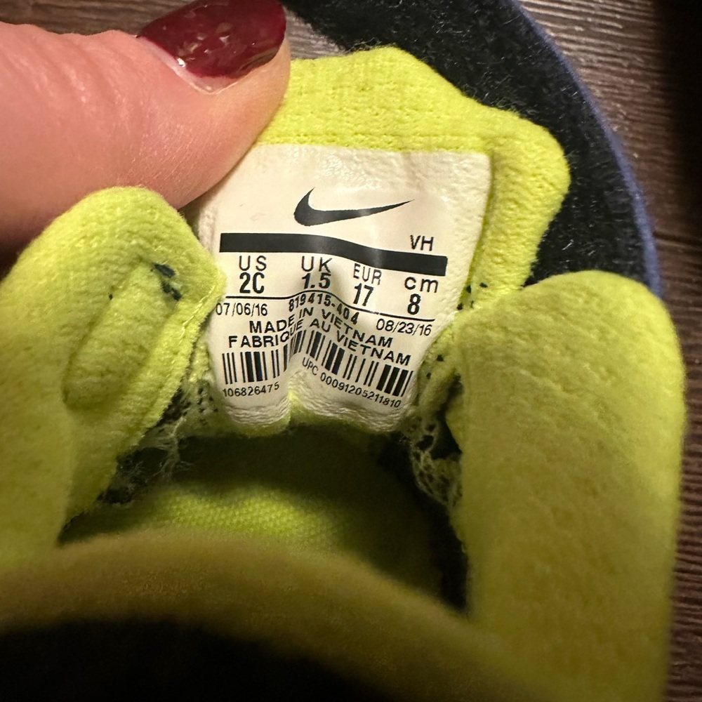 Infant Nike Shoes - Picture 4 of 4